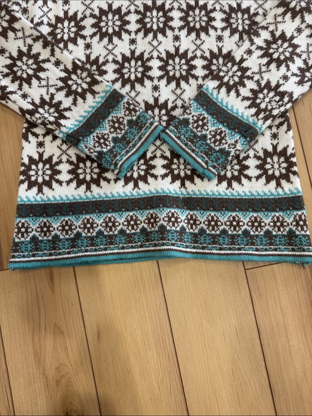 Obermeyer 1/4 zip Cowl Neck Sweater in White, Brown & Teal - Picture 5 of 10